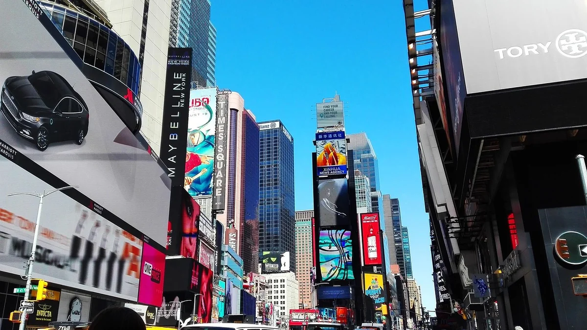 Découvrez les tendances 2026 des panneaux publicitaires extérieur en région nantaise